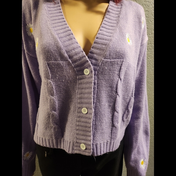 Beautiful Daisy Knit Cardigan - Picture 11 of 16